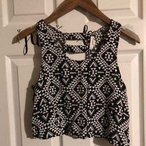 xs garage black and white top